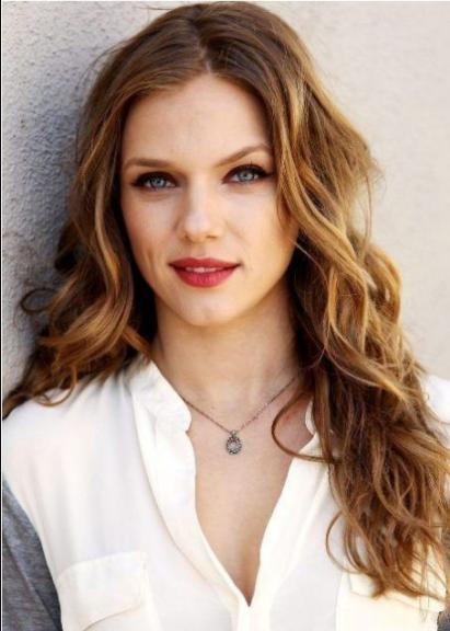 Tracy Spiridakos parents