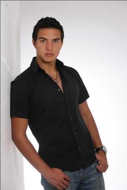 Vadhir Derbez Death Fact Check, Birthday & Age | Dead or Kicking