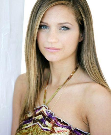Vanessa Ray Death Fact Check, Birthday & Age | Dead or Kicking