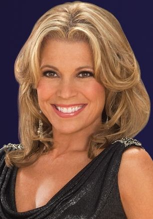 Vanna White Death Fact Check, Birthday & Age Dead or Kicking