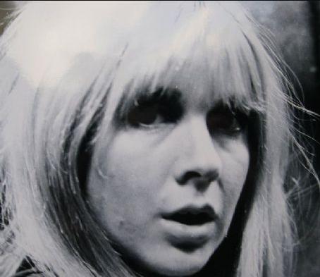 Viv Brans Death Fact Check, Birthday & Age | Dead or Kicking